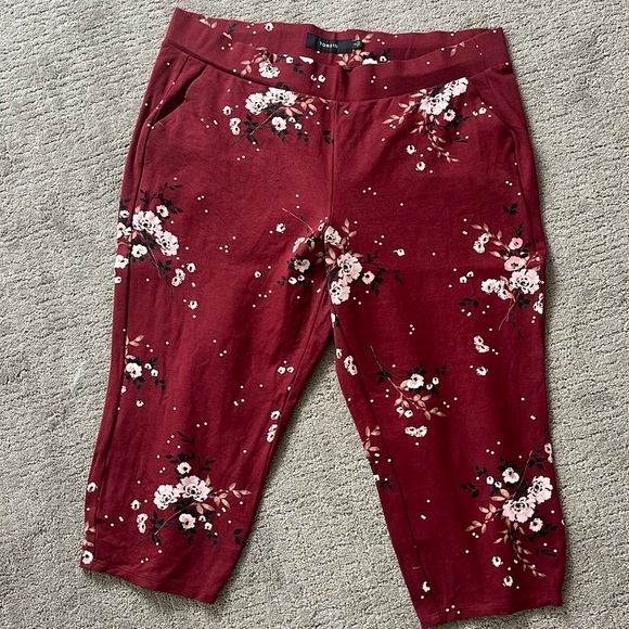Gently used Torrid sz 2 cropped pants - Picture 1 of 4